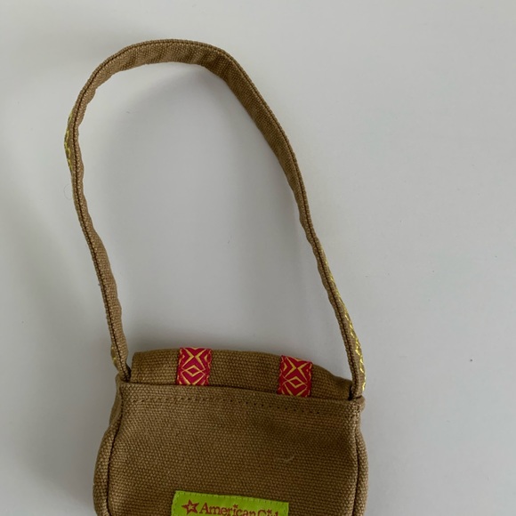 New American Girl Lea 18’ doll of year 2016 with book, messenger bag. - Picture 10 of 13